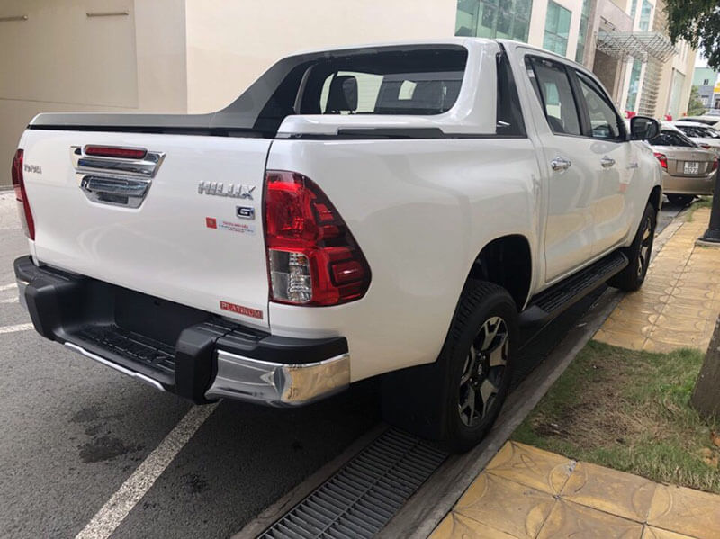 toyota hilux 2