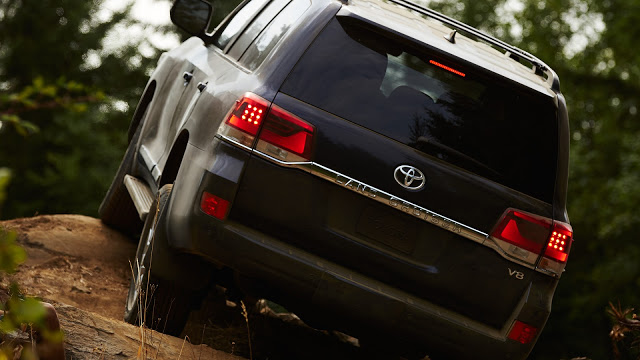 Đánh giá Toyota Land Cruiser V8 5.7 lít nhập Mỹ : Chỉ một chữ "TUYỆT"